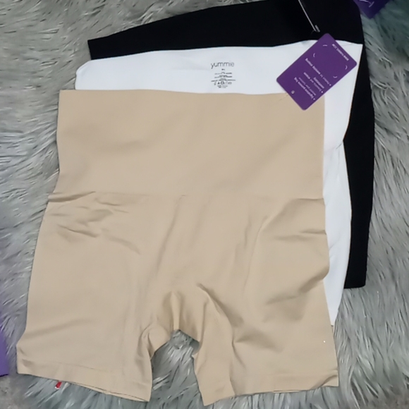 NWT  Yummie Seamless Shaping Shortie 3-pack - Picture 3 of 3